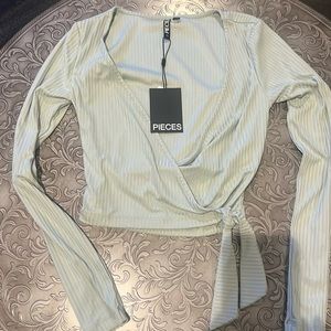 NWT * Pieces Aqua Green Long Sleeve Wrap Crop Top Size XS
